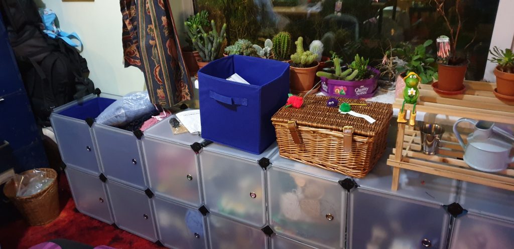 Left hand end of storage cube unit